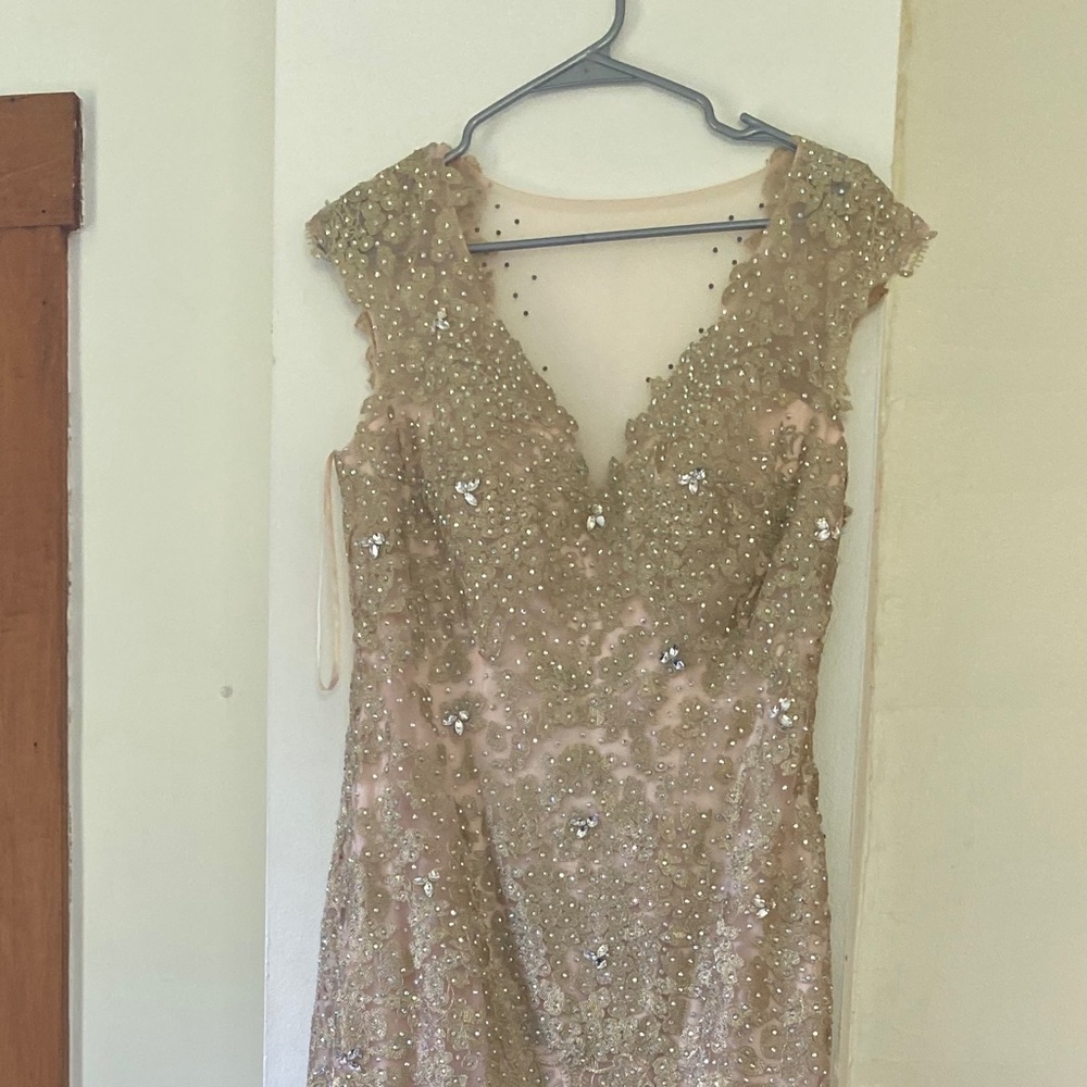GORGEOUS PROM DRESS - Picture 2 of 4